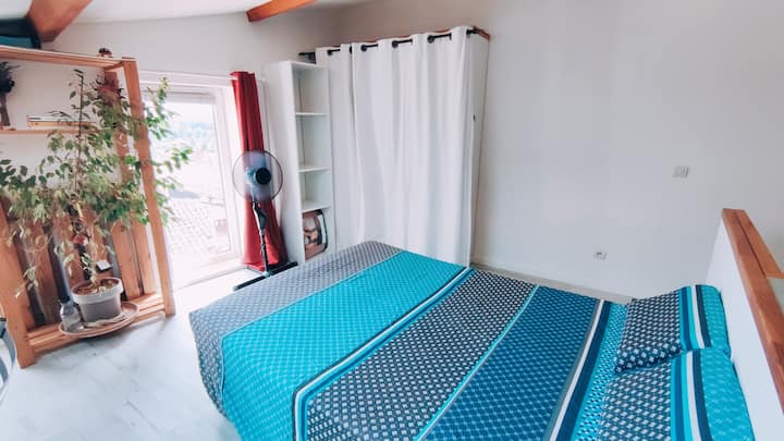 Mezzanine en configuration couchage (canapé BZ 140x190 déplié).