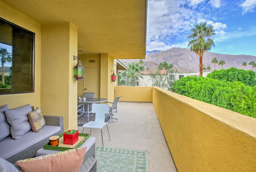 This contemporary condo is the perfect place for 4 guests to call home.