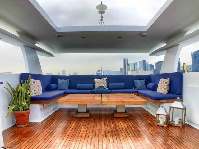 Kwun Tong D House Boat