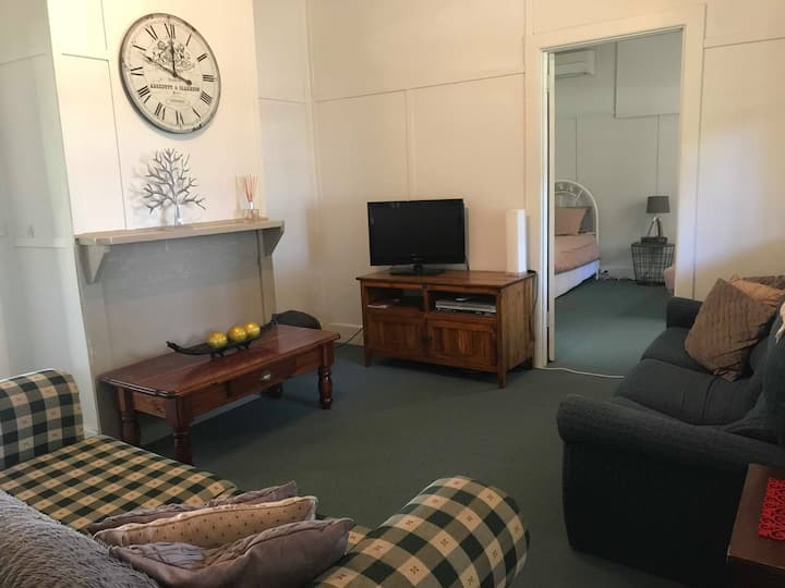 Country Style Cottage - Ouyen