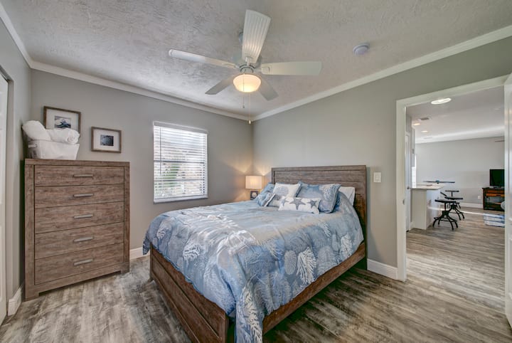 dormitorio 2 con cama tamaño Queen.