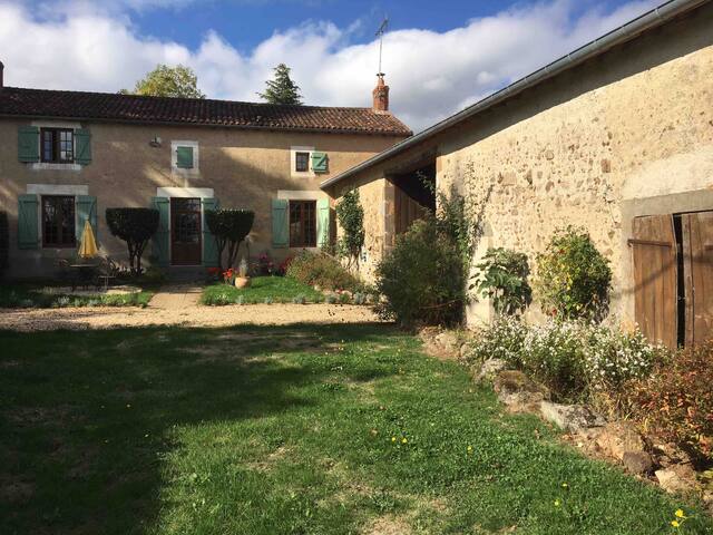 Chez-tabuteau 
Lovely farmhouse in calm setting