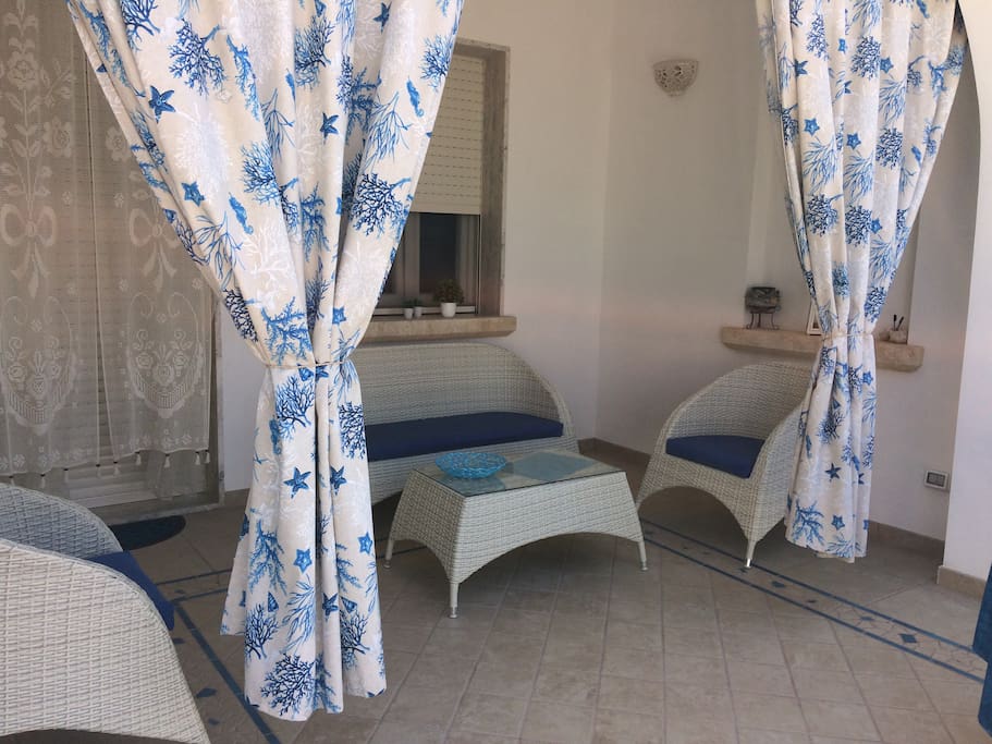 Veranda all'esterno con copertura