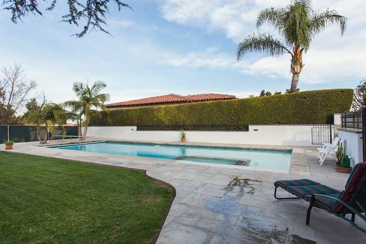 CENTRALLY LOCATED, BEAUTIFUL SPACE FOR TWO!