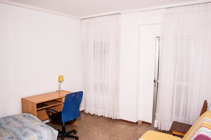 Cerca de la Ciudad de las Artes y las Ciencias