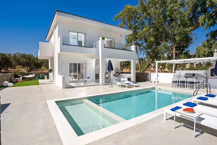 Constantinos Villa, Sublime Island Εscape