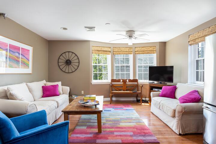 Historic, Updated Stable in Heart of Newport! gallery image 3