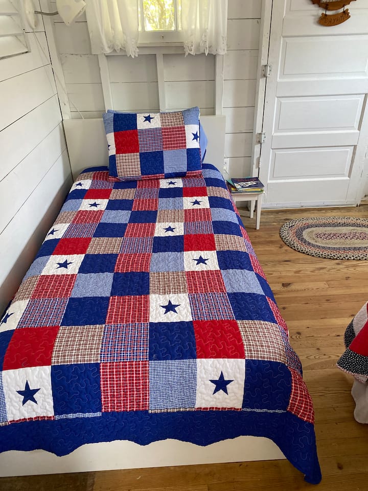 Ორადგილიანი დიდი საძინებელი.