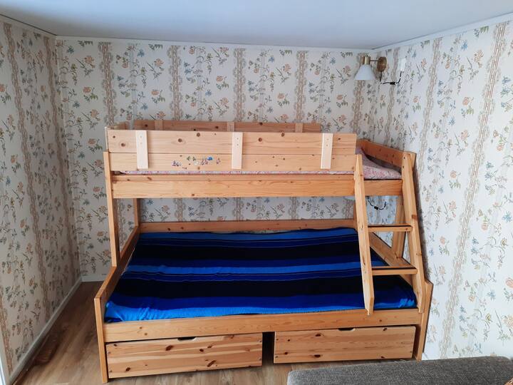 Säng i sovrum 2