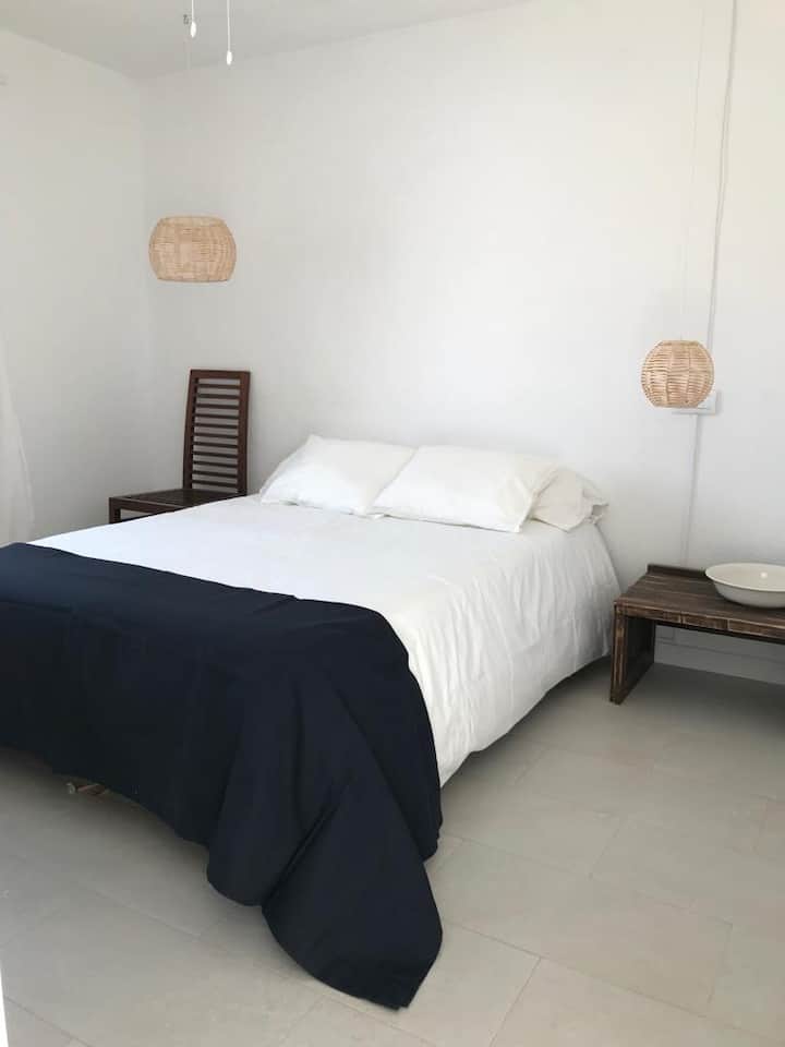 Საძინებელი  ჩაშენებული კარადა/ საძინებელი ჩაშენებული კარადებით