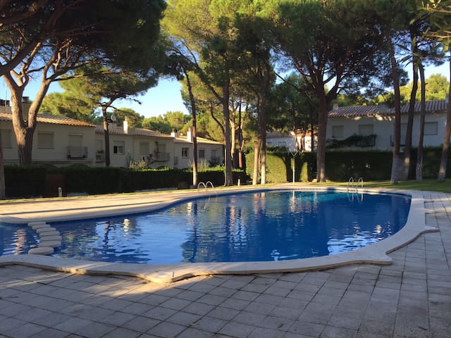 3 bedrom house at Pals. Pool, beach & Golf