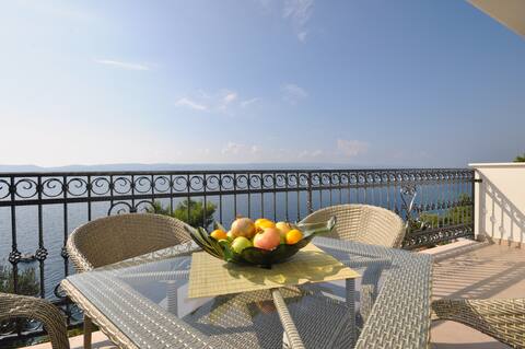 Rose Deluxe Maxi 4+1 amazing sea view