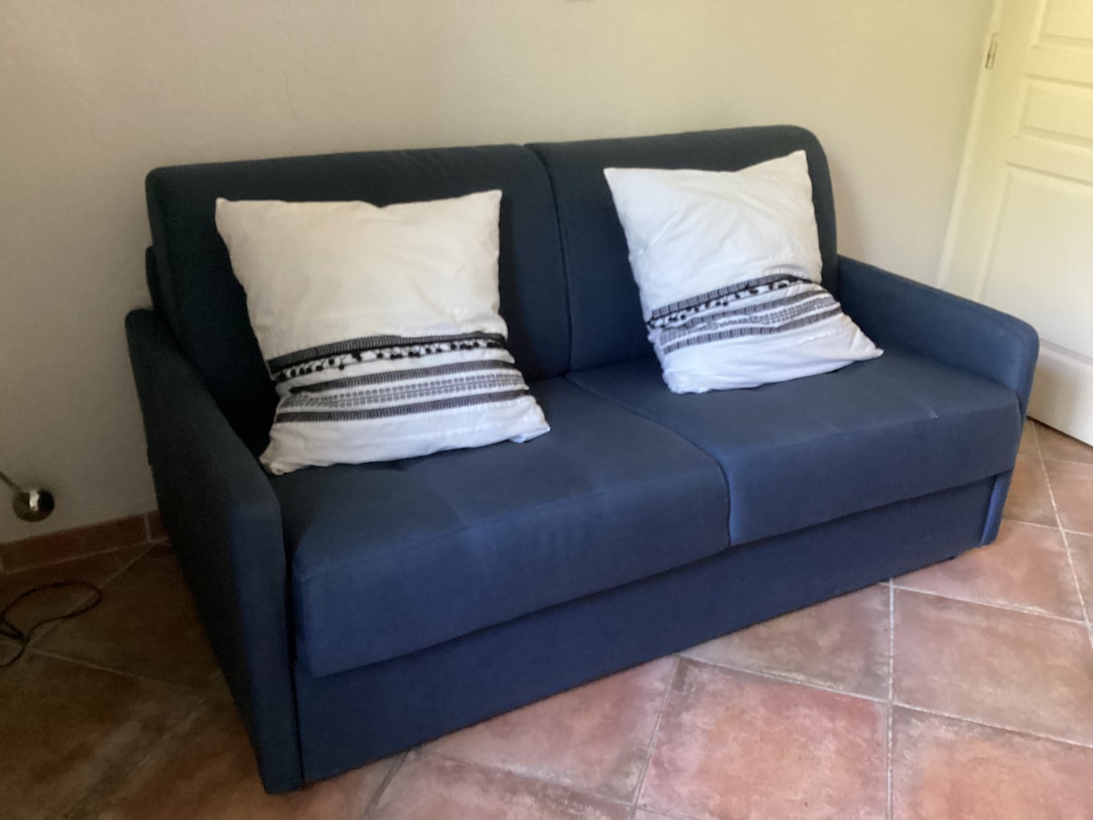 ny bekväm bäddsoffa med en 14 cm tjock madrass