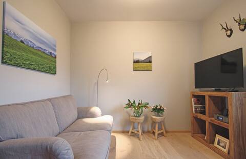 Chic apartment by the spa gardens, newly renovated!