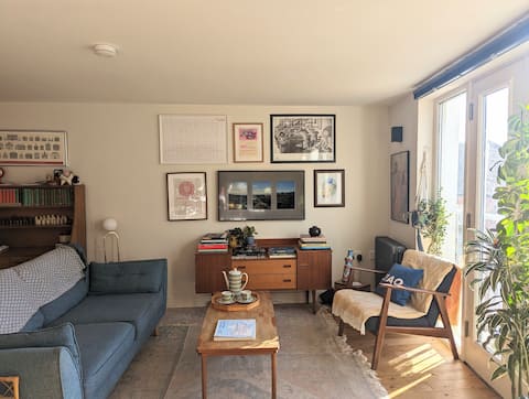 Top performing Airbnb: Family flat in the trendy Shore area of Leith in Leith
