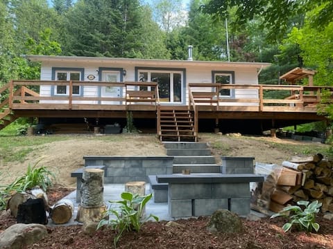 Cozy 2BDR chalet, wood fireplace,lake access,sauna