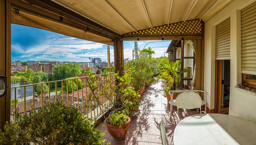 Uber-central, well connected, quiet gallery image 2