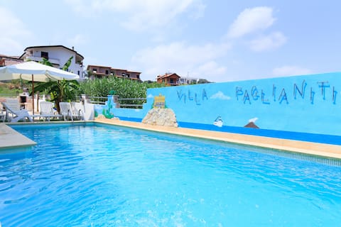 FAMILY RESIDENCE with Wi-Fi Pool on the sea