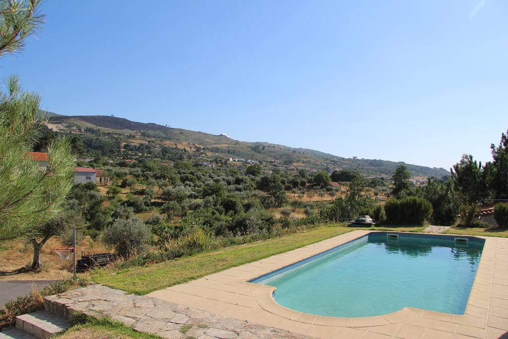vista sobre a piscina