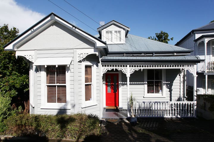 Apartment in Grey Lynn Villa.