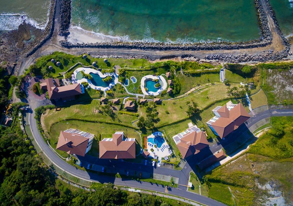 Este es el proyecto Ensenada Beach and Resort - Lagomar. Nuesto apartamento es el ultimo de izq. a derecha. Torre 300.