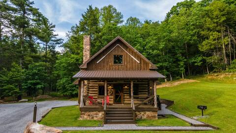 The Boathouse w/ hot tub - Four Fillies Lodge