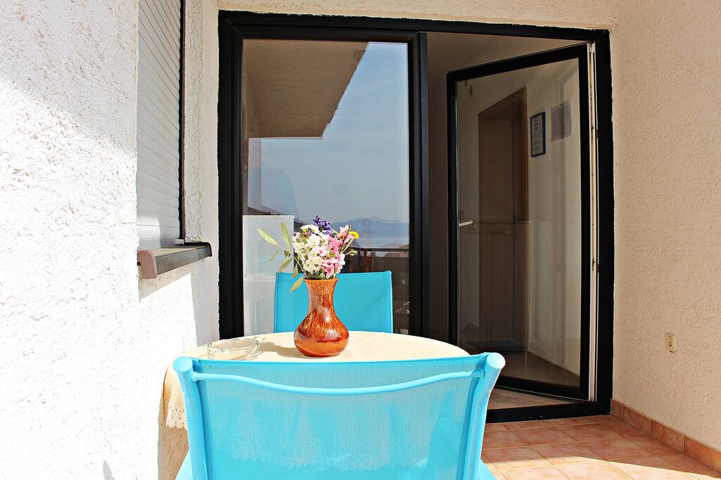 Balcony seating area