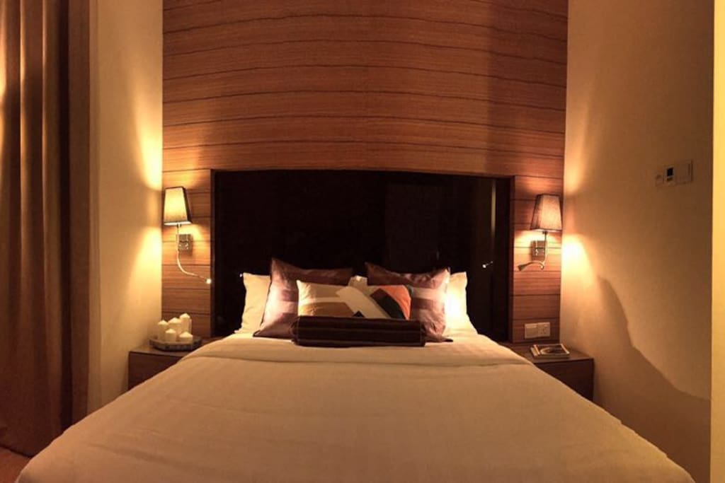 1 queen bedroom view 2.
