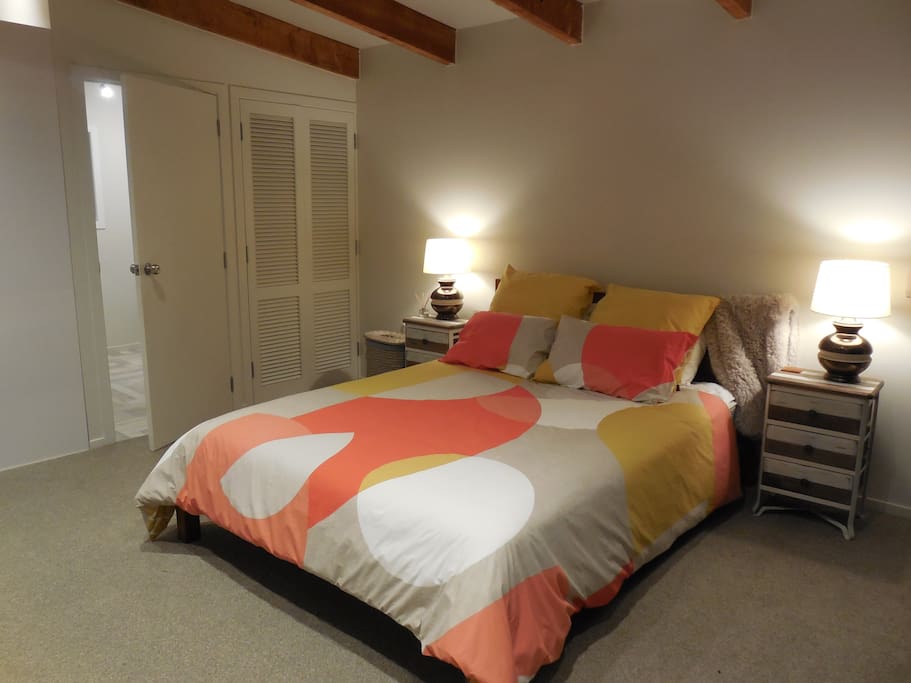 Queen bed with adjacent bathroom