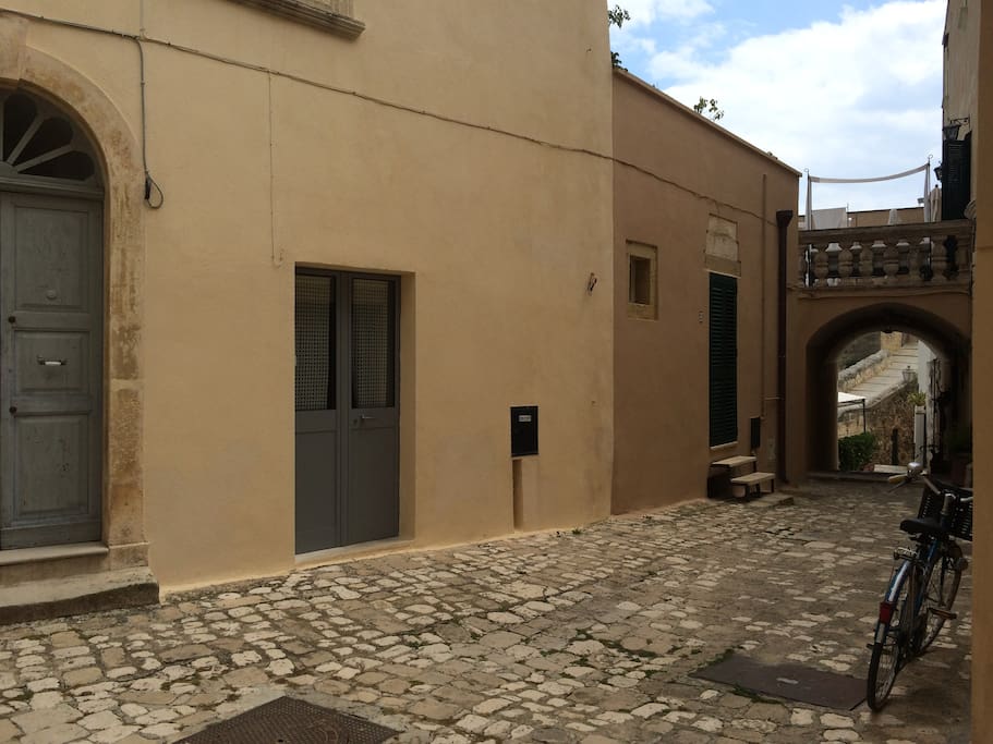 esterno della casa, borgo antico di Otranto