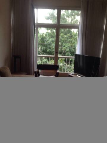 2 qts na Rua Dias Ferreira, no Leblon. Um bom apt. gallery image 4