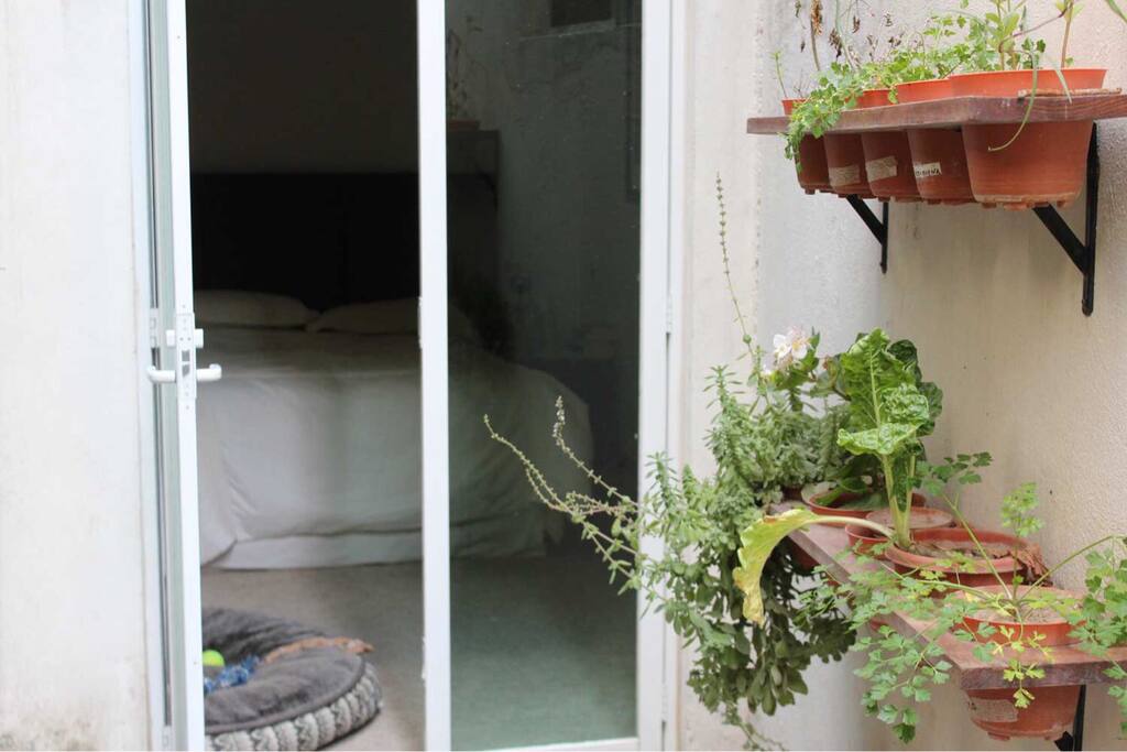 Patio para fumar con acceso desde el cuarto principal