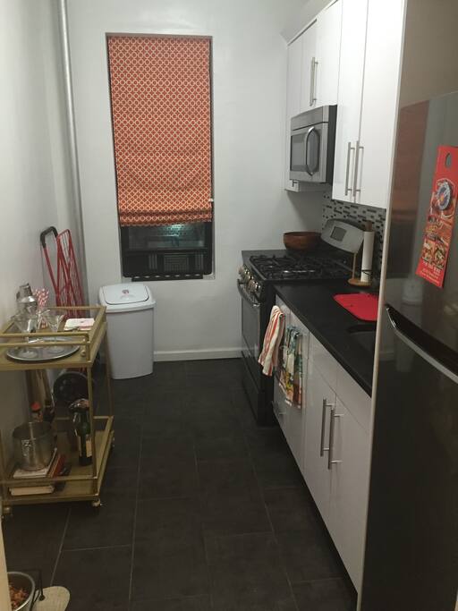 Fully equipped kitchen with plenty of room to cook! And a bar cart for mixing drinks.