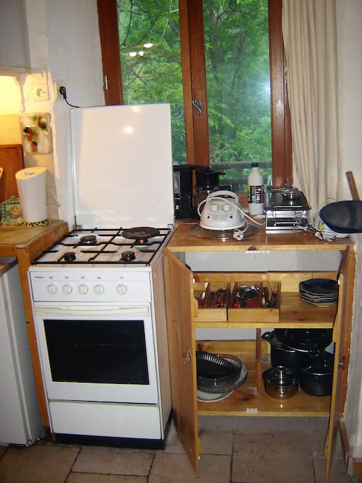 cuisinière à gas, four et app. pour pierrade