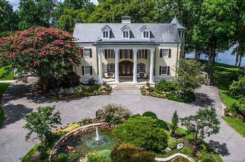 Former Celebrity Lakeside Mansion Resort