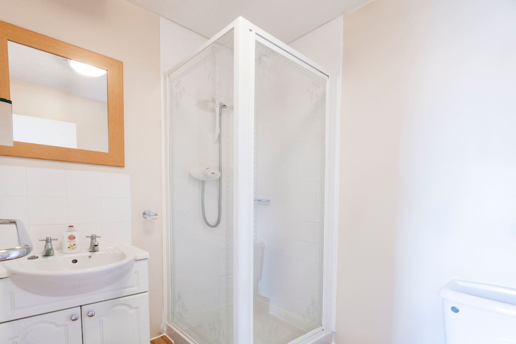 Private En-Suite shower room