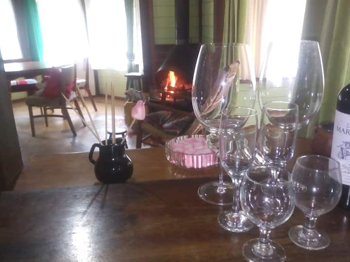 Rôzne možnosti misiek, riadu  a kuchynského náčinia 