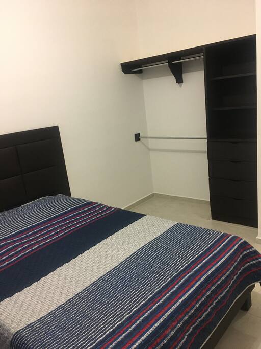 Recámara con closet y calefacción