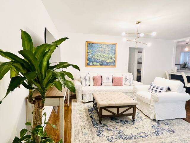 LA hidden gem, 11 min to Sofi, swimming pool gallery image 2