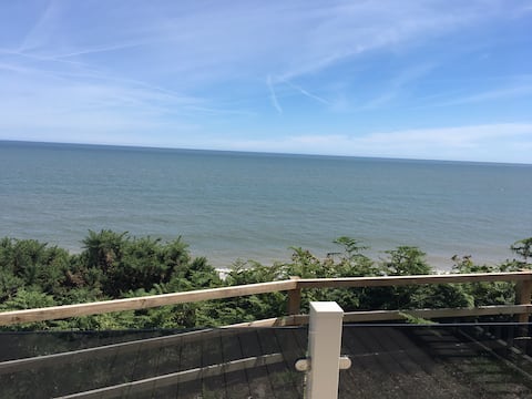Popular Airbnb listing: Clear sea view tranquil beach retreat caravan in Corton