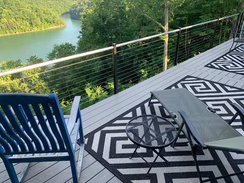 Lakehouse Beautiful home, Newly Remodeled