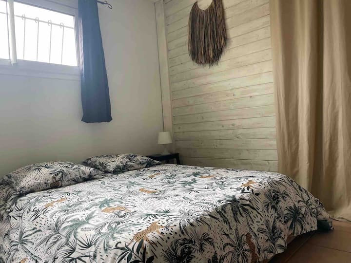 Spavaća soba od 16 m2 s krevetom 140/190