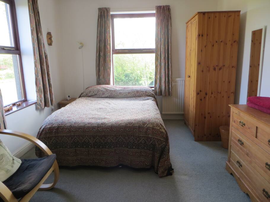 Bedroom 1 - double