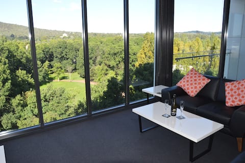 Top Airbnb: LuxeManhattan Canberra Central. in City