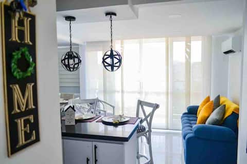 Elegant apartment,AC,beautiful view, hot water