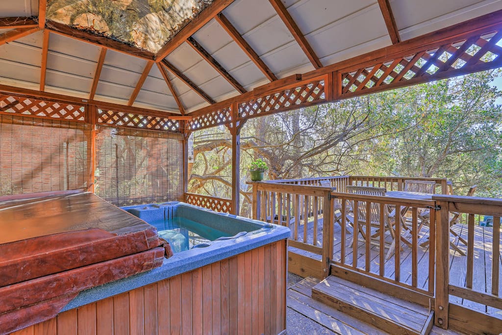 This property boasts breathtaking ocean views and a bi-level deck to enjoy them from!