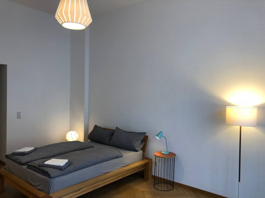 Schlafraum mit Doppelbett