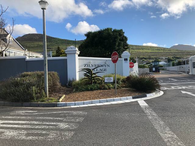 Brodie Cottage, Zilvermyn Village gallery image 2