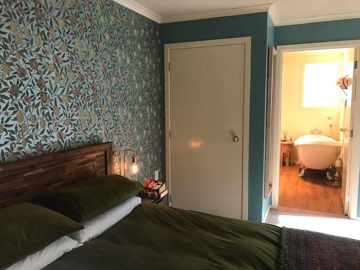 Glascroft Gardens, Bed And Breakfast. 1