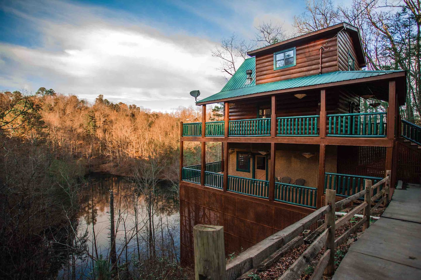 Mirror Lake Log Cabin Airbnb Gatlinburg